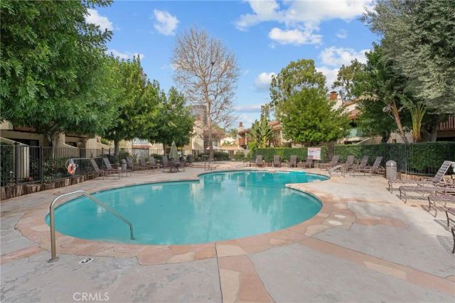 21551 Burbank 96, Woodland Hills, CA 91367