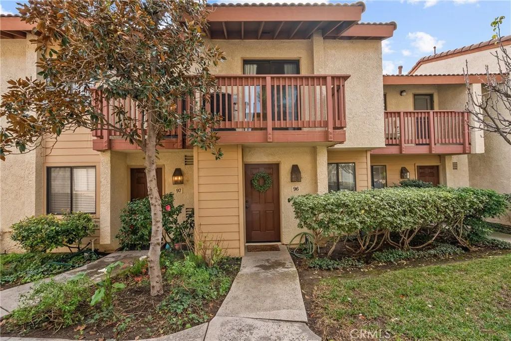 21551 Burbank 96, Woodland Hills, CA 91367