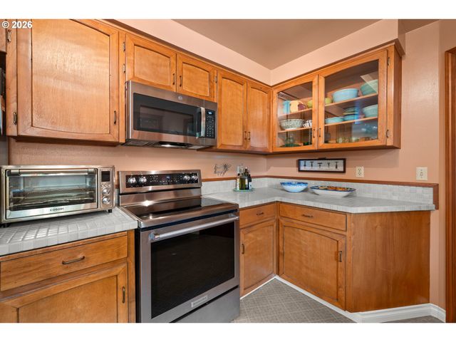3100 Ne JACKSON SCHOOL Rd, Hillsboro, OR 97124