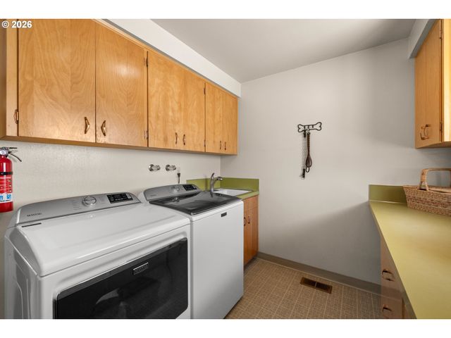 3100 Ne JACKSON SCHOOL Rd, Hillsboro, OR 97124