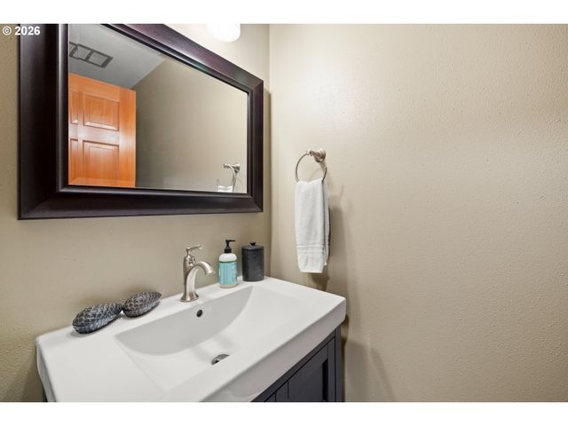 3100 Ne JACKSON SCHOOL Rd, Hillsboro, OR 97124