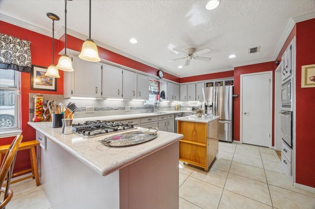 4114 Plumtree Lane, Seabrook, TX 77586