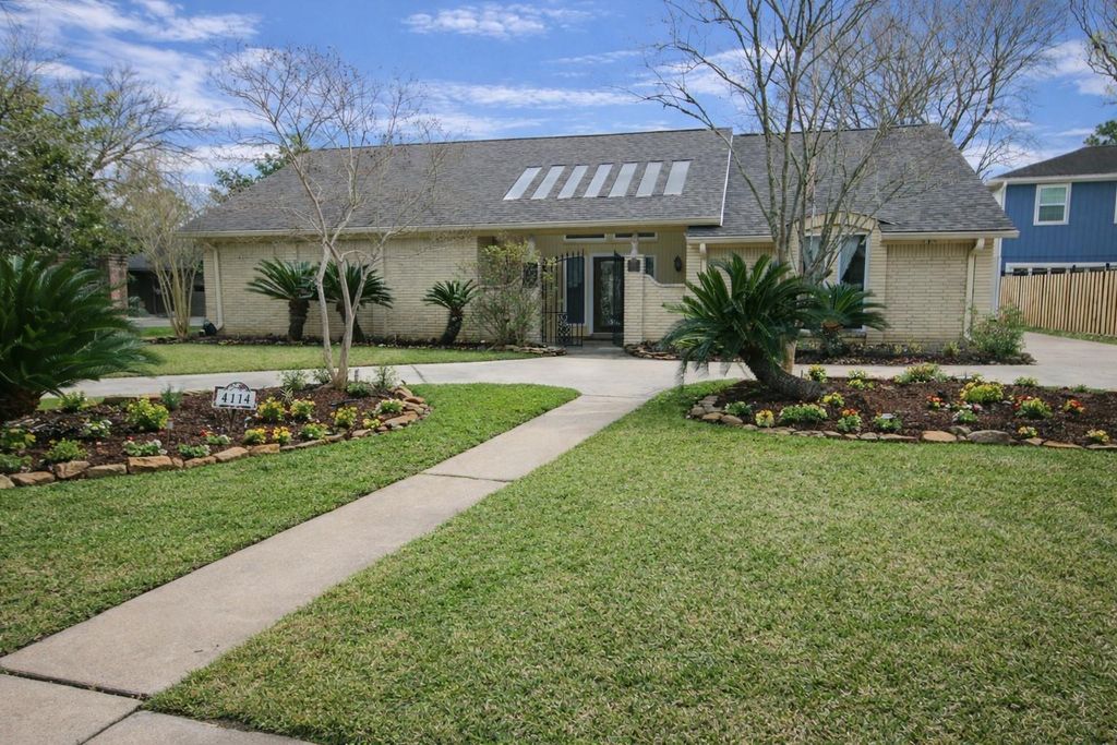 4114 Plumtree Lane, Seabrook, TX 77586