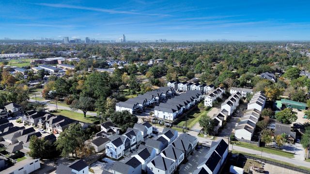 8916 Sunshine Laverne Lane, Houston, TX 77080