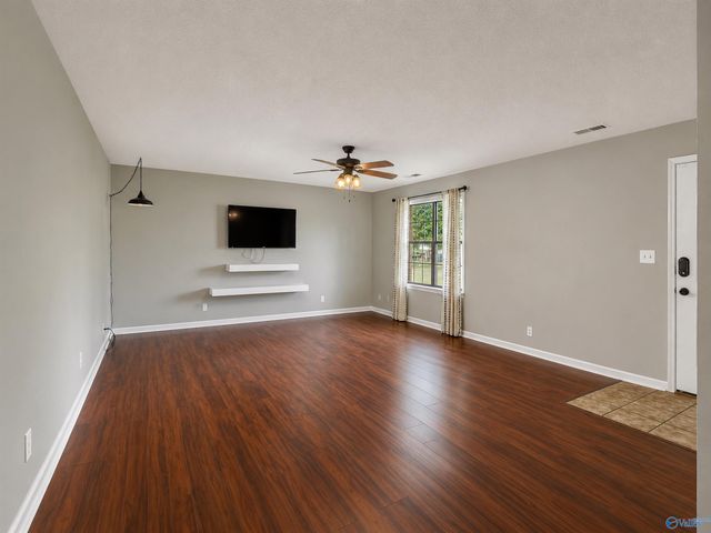 136 County Road 591, Trinity, AL 35673