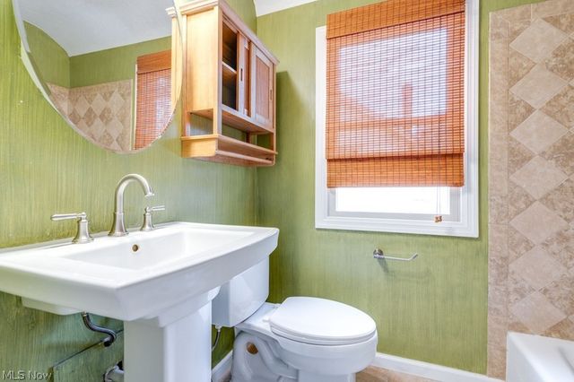 2411 16th Street, Cuyahoga Falls, OH 44223