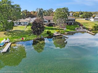 9866 Dixie Highway, Clarkston, MI 48348