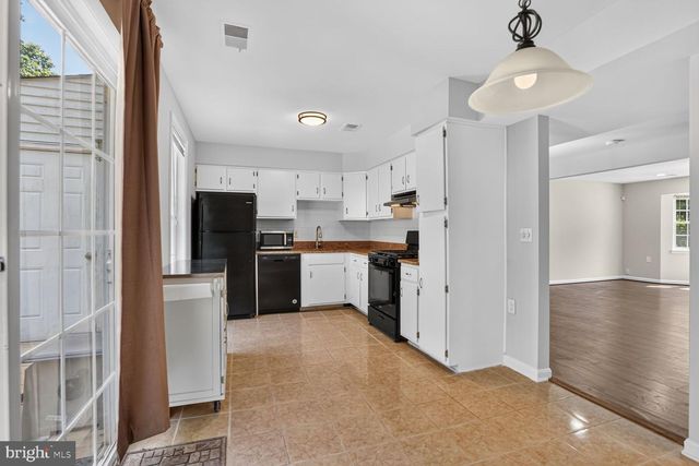 14083 FALLBROOK LN, Woodbridge, VA 22193