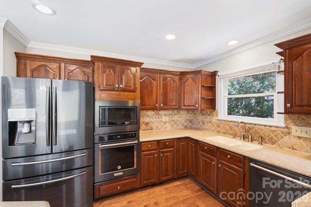 4711 Mountain Point Lane, Charlotte, NC 28216