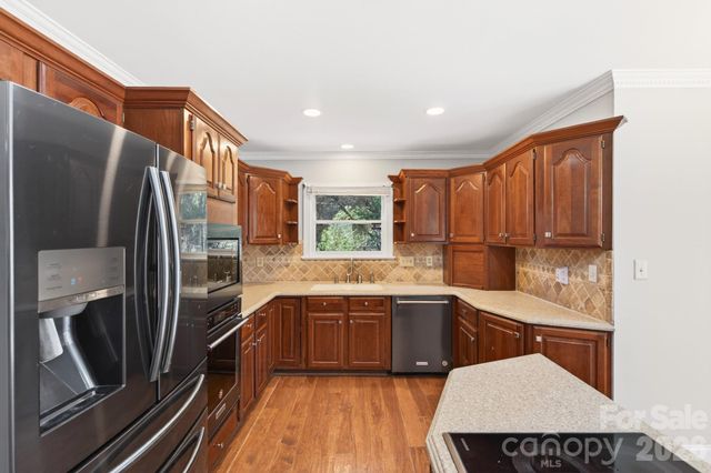 4711 Mountain Point Lane, Charlotte, NC 28216