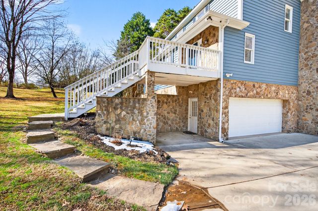 4711 Mountain Point Lane, Charlotte, NC 28216