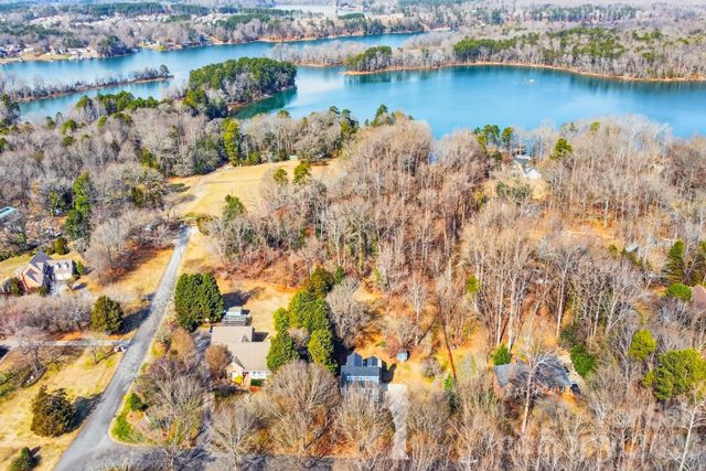 4711 Mountain Point Lane, Charlotte, NC 28216