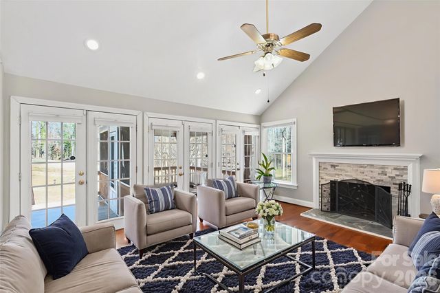 4711 Mountain Point Lane, Charlotte, NC 28216