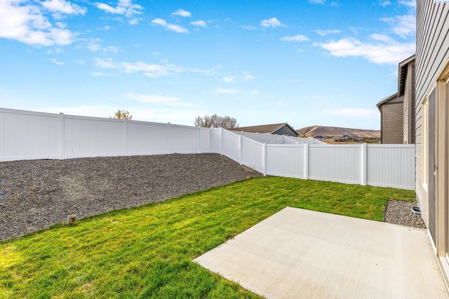7461 Grapevine Ct, West Richland, WA 99353