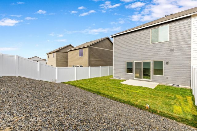 7461 Grapevine Ct, West Richland, WA 99353