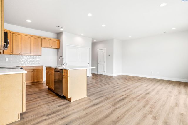 7461 Grapevine Ct, West Richland, WA 99353