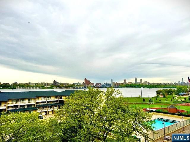 1203 River 5G, Edgewater, NJ 07020
