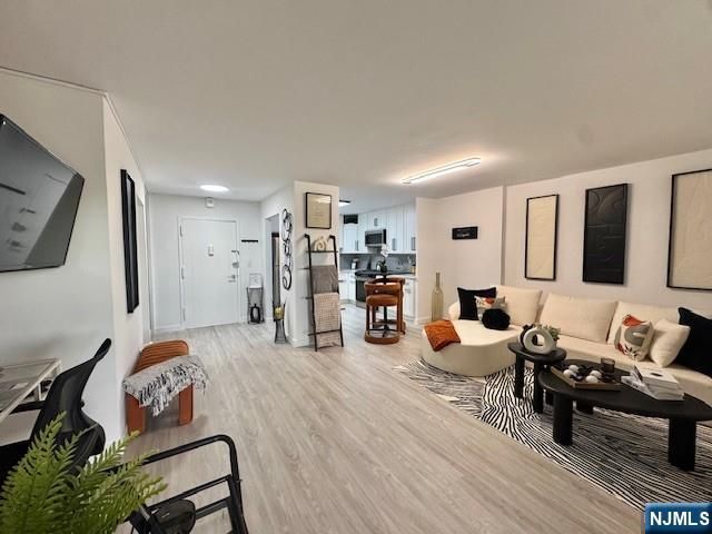 1203 River 5G, Edgewater, NJ 07020