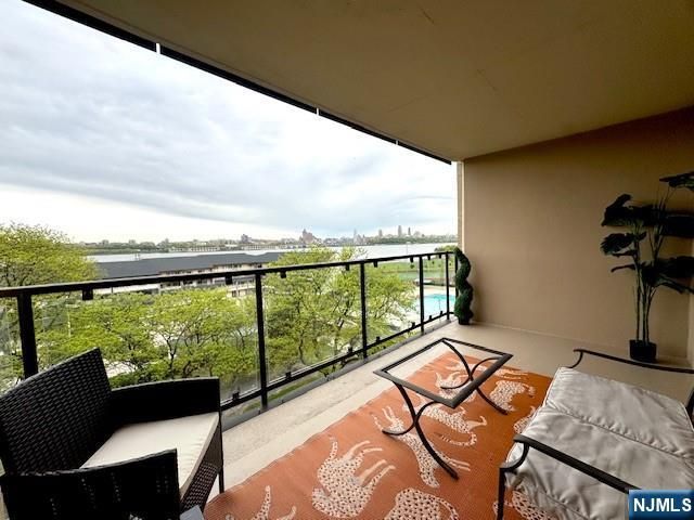 1203 River 5G, Edgewater, NJ 07020