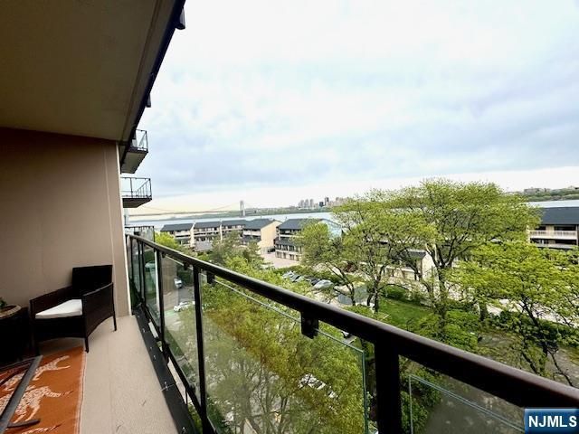 1203 River 5G, Edgewater, NJ 07020