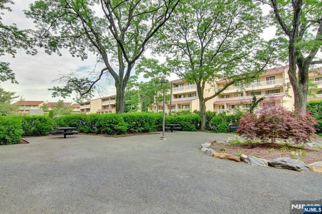 1203 River 5G, Edgewater, NJ 07020