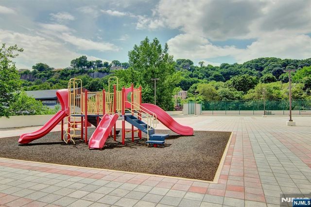 1203 River 5G, Edgewater, NJ 07020