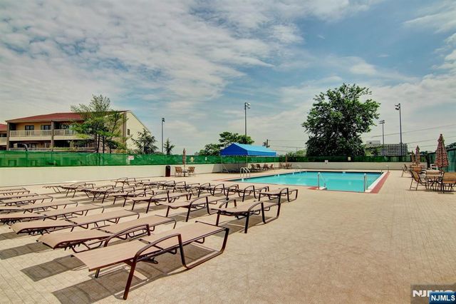 1203 River 5G, Edgewater, NJ 07020