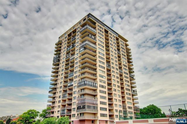 1203 River 5G, Edgewater, NJ 07020