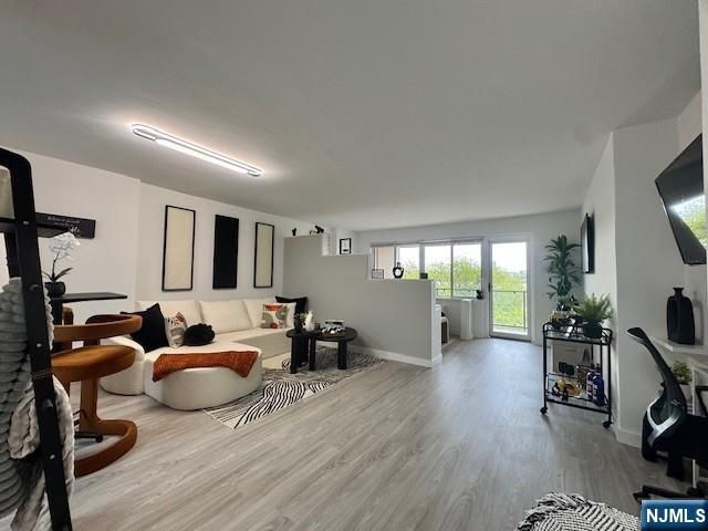 1203 River 5G, Edgewater, NJ 07020