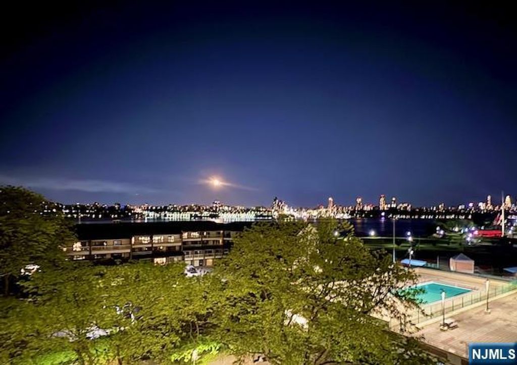 1203 River 5G, Edgewater, NJ 07020