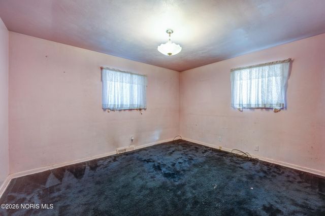 820 Mackow Drive, Toledo, OH 43607