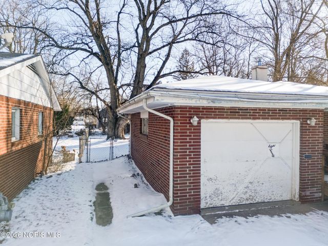 820 Mackow Drive, Toledo, OH 43607
