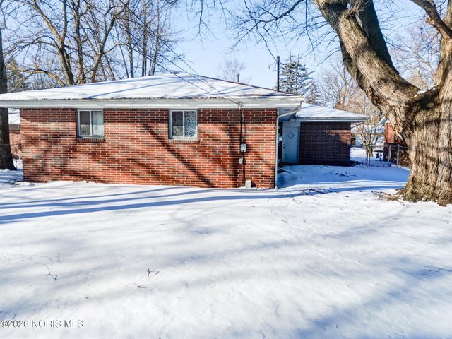 820 Mackow Drive, Toledo, OH 43607