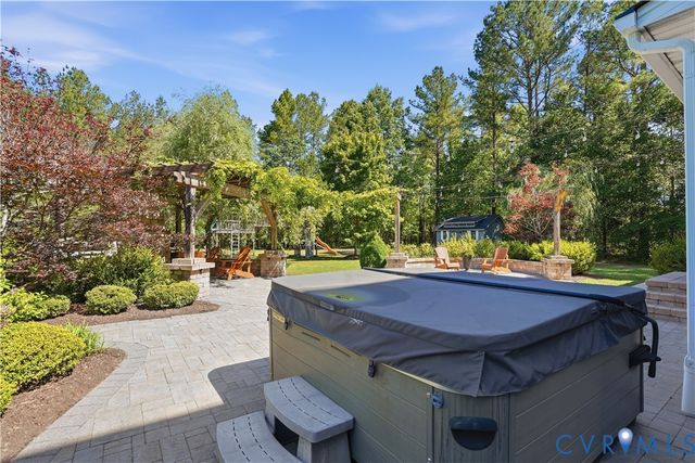 4818 Queen Carolyn Ln, Studley, VA 23116