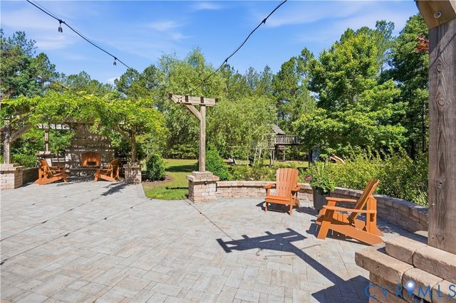4818 Queen Carolyn Ln, Studley, VA 23116