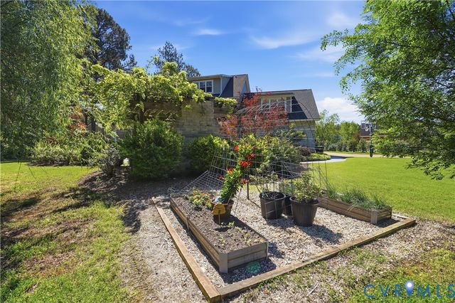 4818 Queen Carolyn Ln, Studley, VA 23116