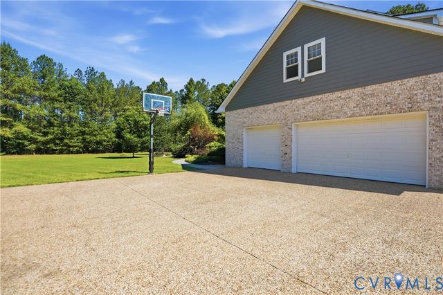 4818 Queen Carolyn Ln, Studley, VA 23116