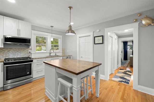 5901 N KENNETH AVENUE, Tampa, FL 33604