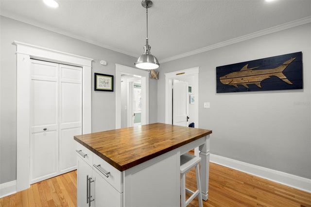 5901 N KENNETH AVENUE, Tampa, FL 33604