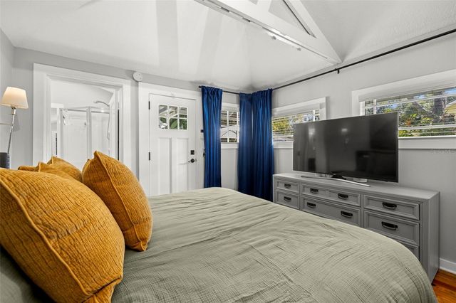 5901 N KENNETH AVENUE, Tampa, FL 33604