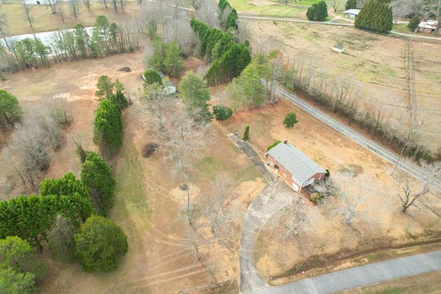 180 Herrle Road, Campobello, SC 29322