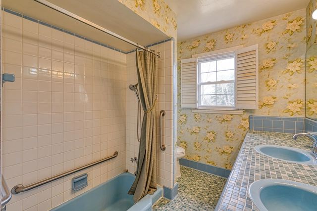 180 Herrle Road, Campobello, SC 29322