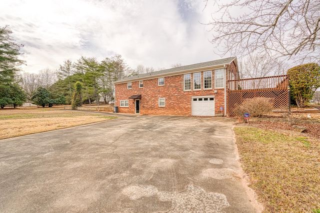 180 Herrle Road, Campobello, SC 29322