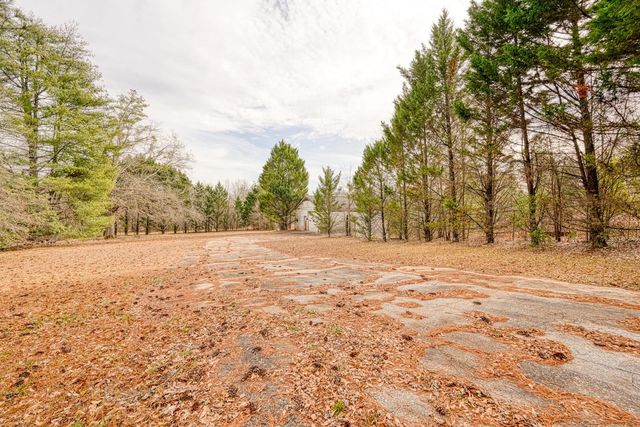 180 Herrle Road, Campobello, SC 29322