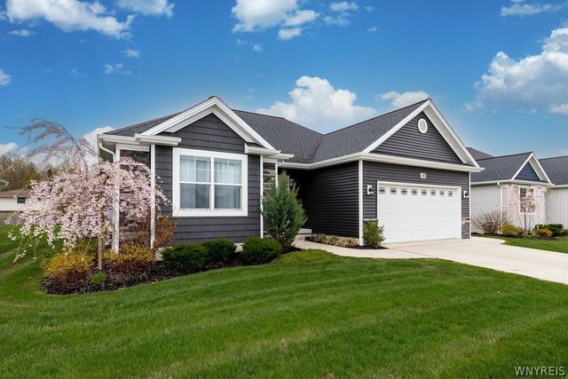 92 Country Club Court, Grand Island, NY 14072