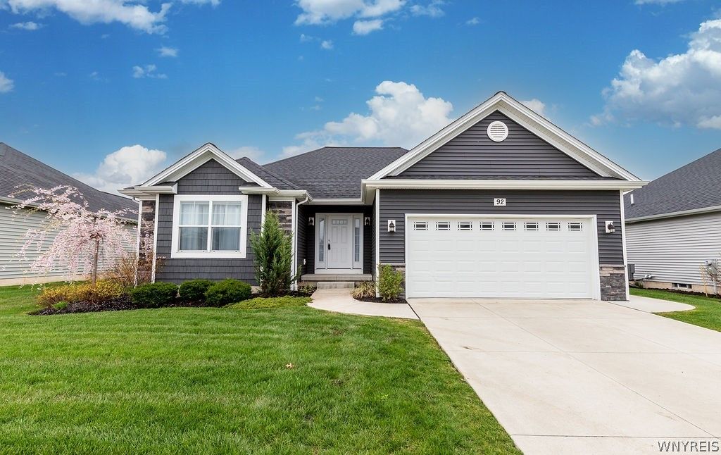 92 Country Club Court, Grand Island, NY 14072