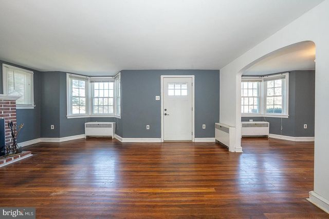 86 E 3RD AVE, Trappe, PA 19426