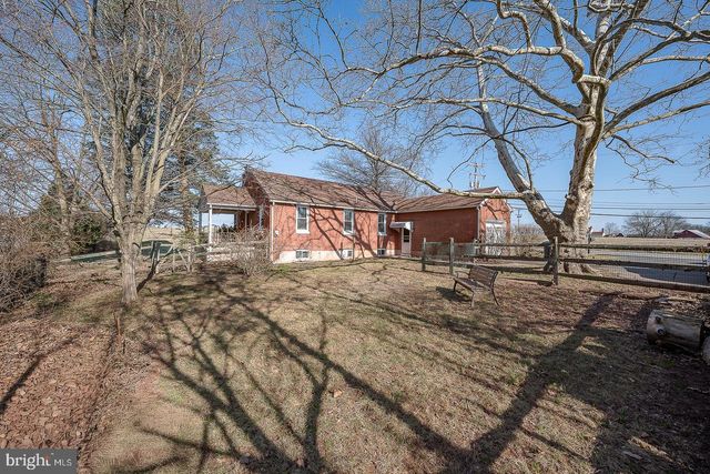 86 E 3RD AVE, Trappe, PA 19426