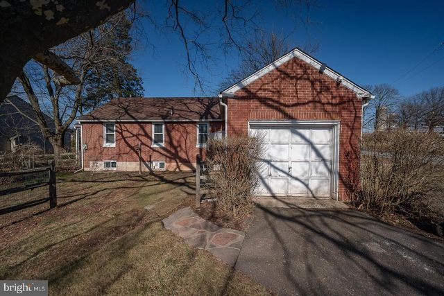 86 E 3RD AVE, Trappe, PA 19426