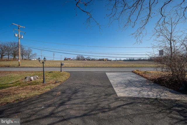 86 E 3RD AVE, Trappe, PA 19426